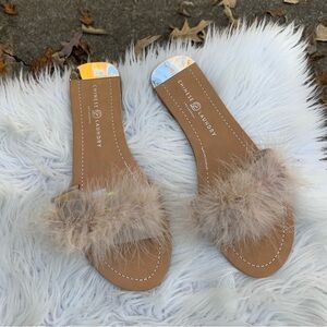 Chinese Laundry Tan Fuzzy Slide Sandals Size 9.5